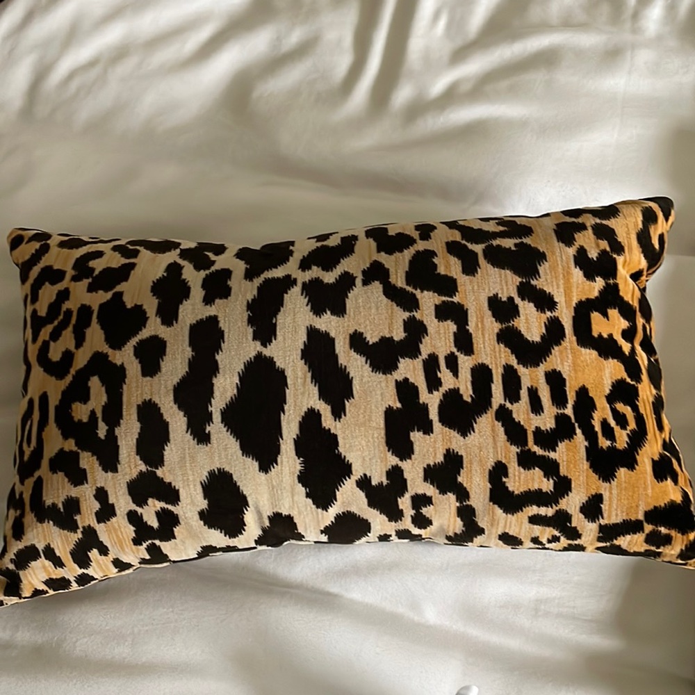 Leopard pillow